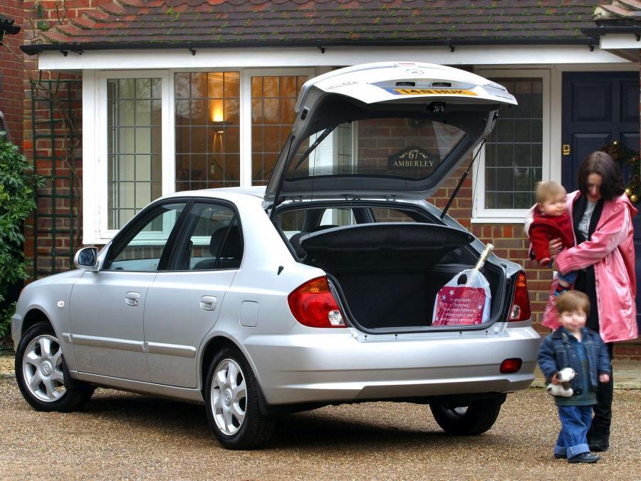  Hyundai Accent 5-Door 2003 года  (UK) (фото 4 из 10)